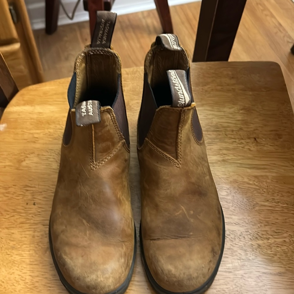 Blundstones Aus size 4/ US 7: